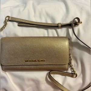 gold michael kors cross wallet bag with detachable strap